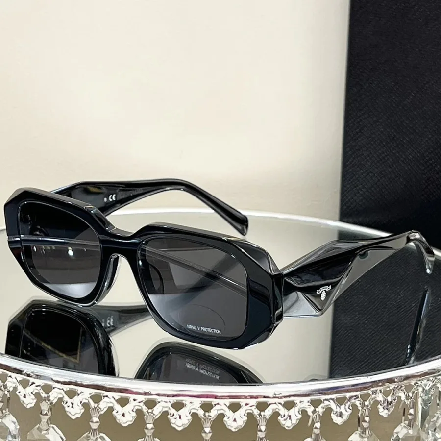 Black Geometric Sung